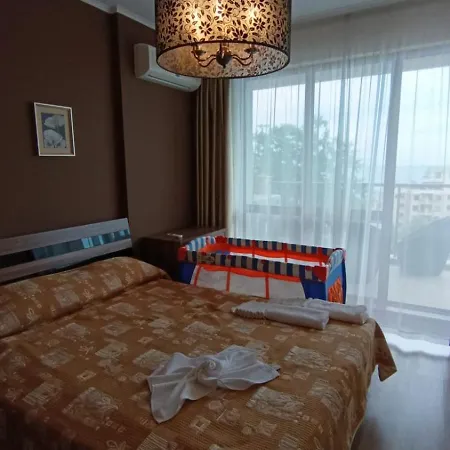 Golden Line Park Aparthotel 4*